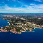 2 Pieces Climatise Terrasse Et Jardin Bella Cap Esterel Raphael Lägenhet